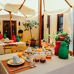 罗多斯尼奥霍里精英套房精品酒店 4* Rhodes City